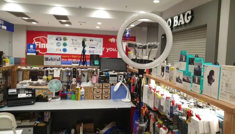 CC Mobile Shop @ Lotus's Kulai (Phone Repair and Gadget)
